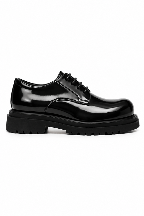Vantrel High-Shine Derby Shoes combine a glossy black upper, rounded toe and chunky lug sole with exclusive mirrored DELJIO interior branding.